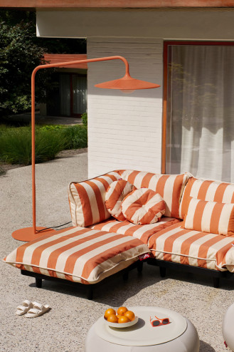 LÁMPARA DE PIE EXTERIOR...